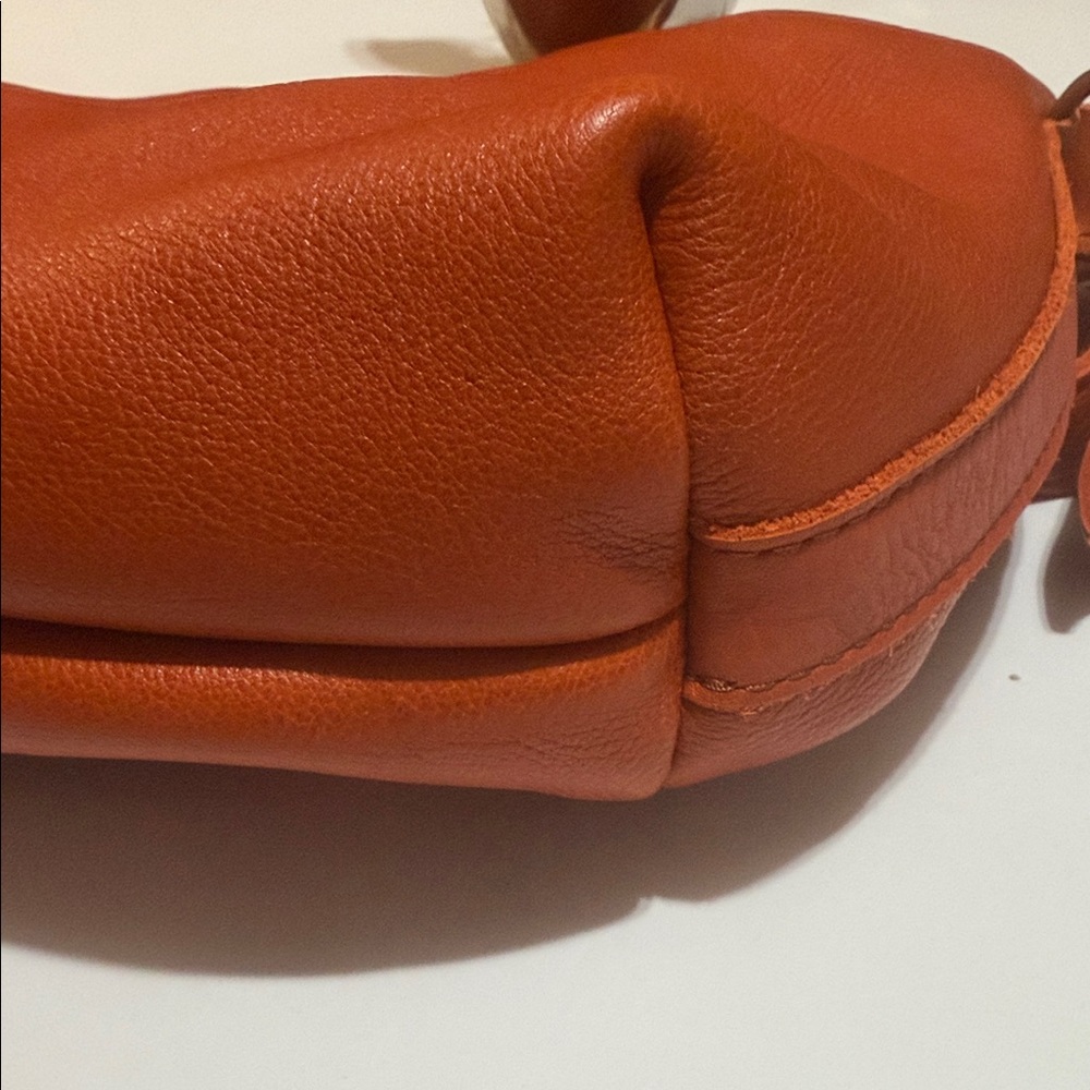 Elegant Orange Leather Shoulder Bag - Picture 7 of 16